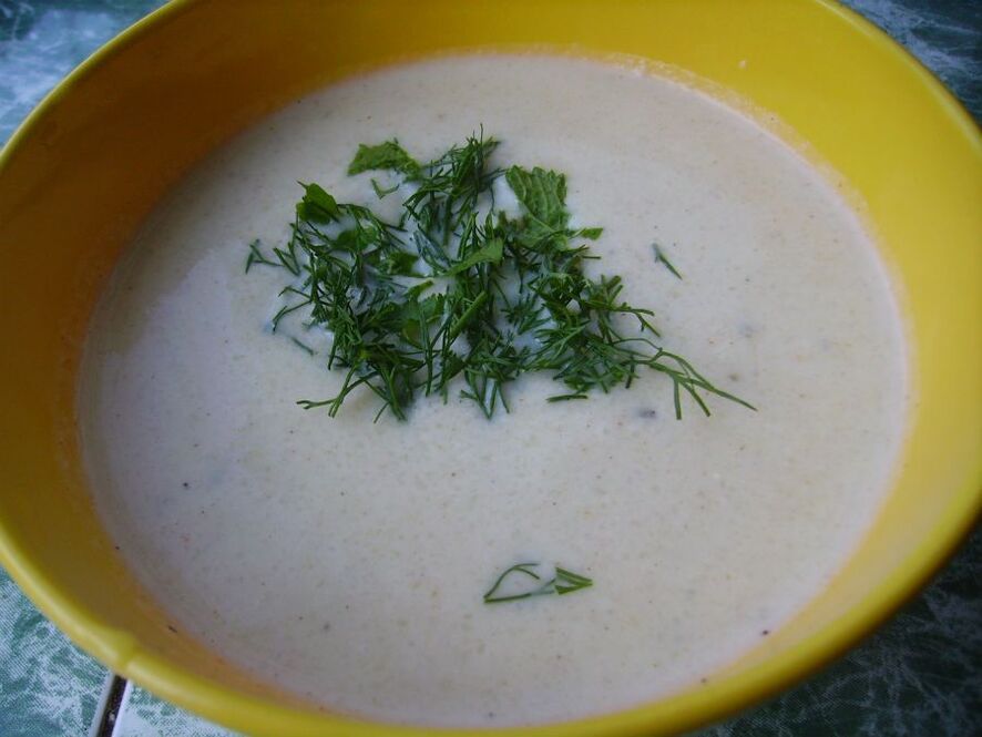 Creamy soup with chicken and broccoli for pancreatitis