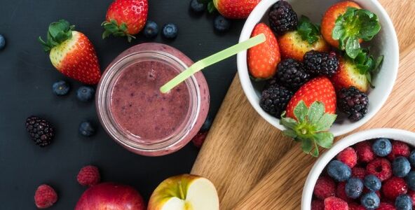 Apple Berry Smoothie – a weight loss drink that improves digestion