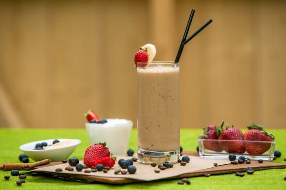 Berry and coffee smoothie for those who want to lose weight without losing their joy