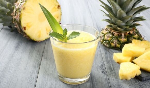 Ginger and pineapple smoothie effectively removes toxins from the body