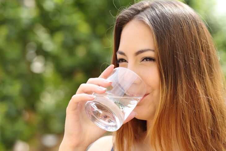 For lazy people, all you need to do on a diet is drink enough fluids